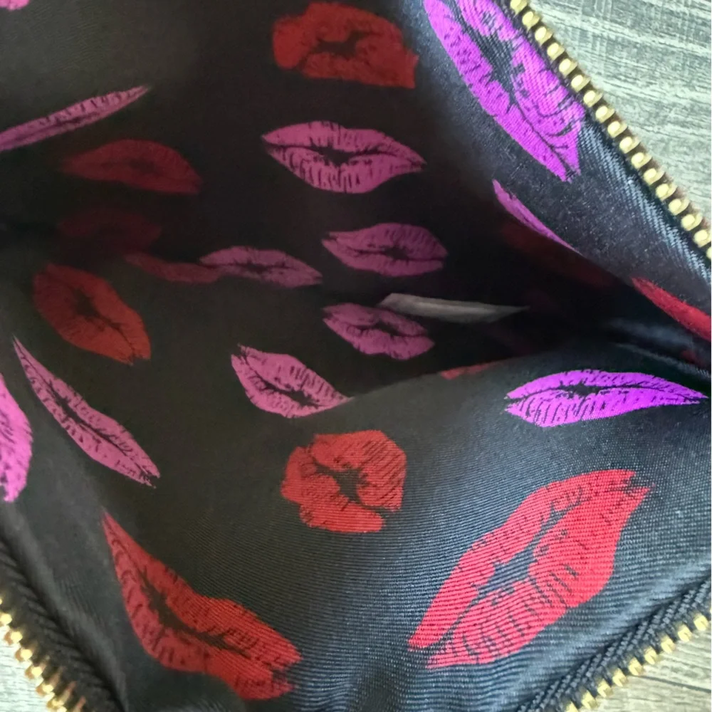NWOT Red Black Makeup Cosmetic Bag Pouch Clutch Chic Lipstick Design